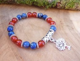 bracelet lapis lazuli et cornaline breloque arbre de vie pour femme courage confiance communication protection rouge bleu chakra sacré gorge